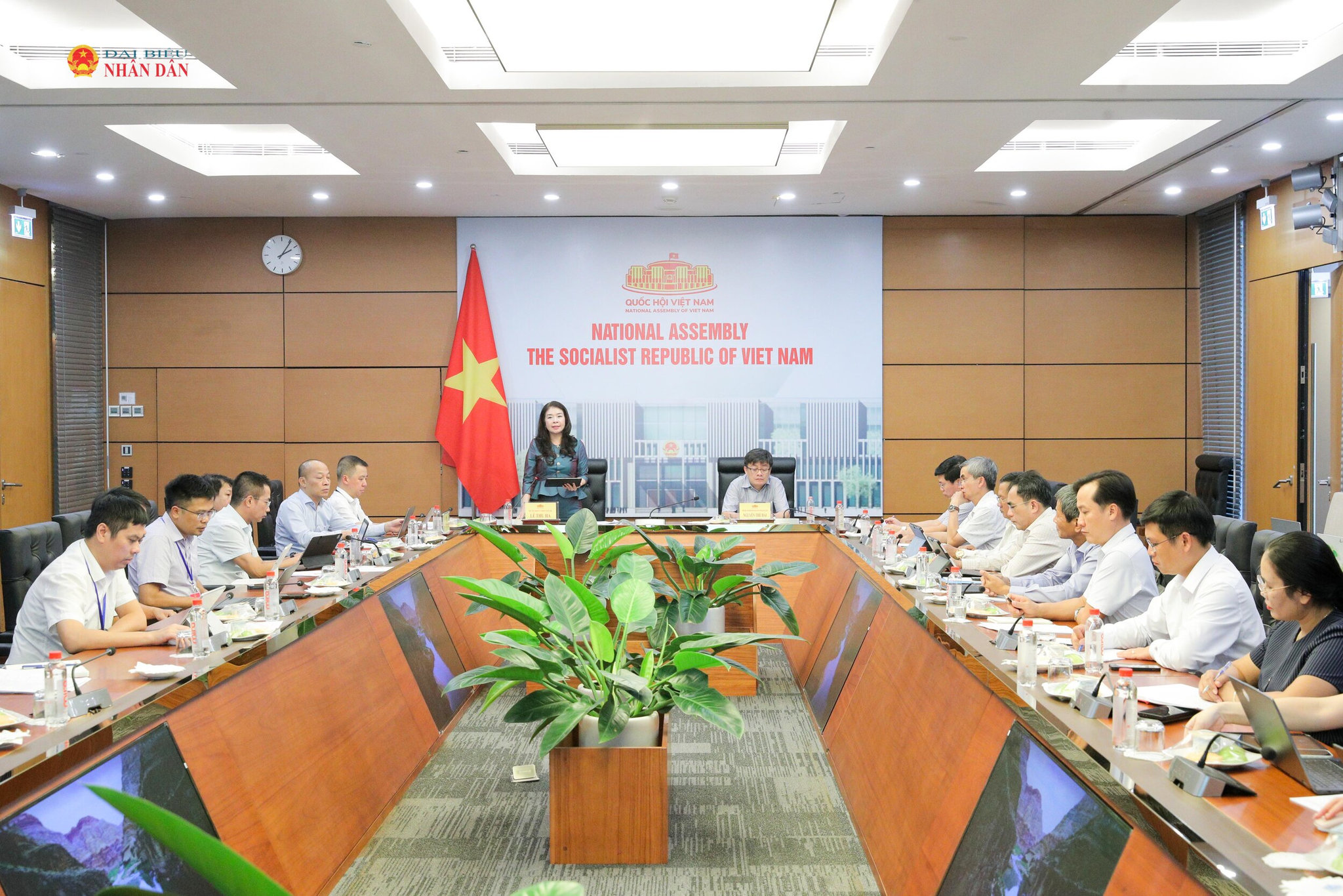 Toàn cảnh buổi làm việc. Ảnh Hồ Long