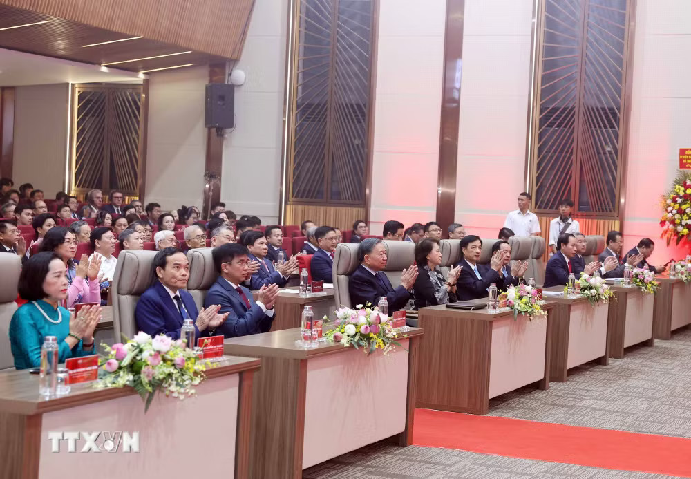 Tổng Bí thư, Chủ tịch nước Tô Lâm và các đại biểu tham dự lễ kỷ niệm. (Ảnh: Thống Nhất/TTXVN) Tổng Bí thư, Chủ tịch nước Tô Lâm và các đại biểu tham dự lễ kỷ niệm