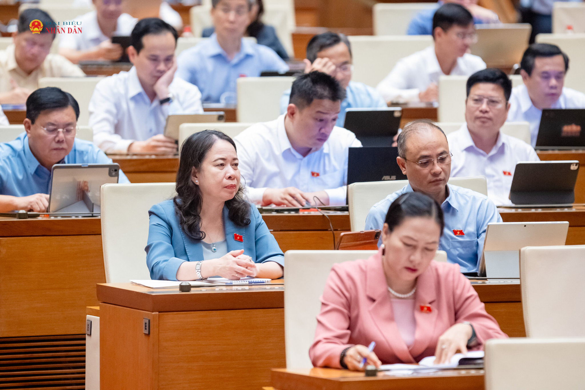 Các đại biểu tham dự phiên họp