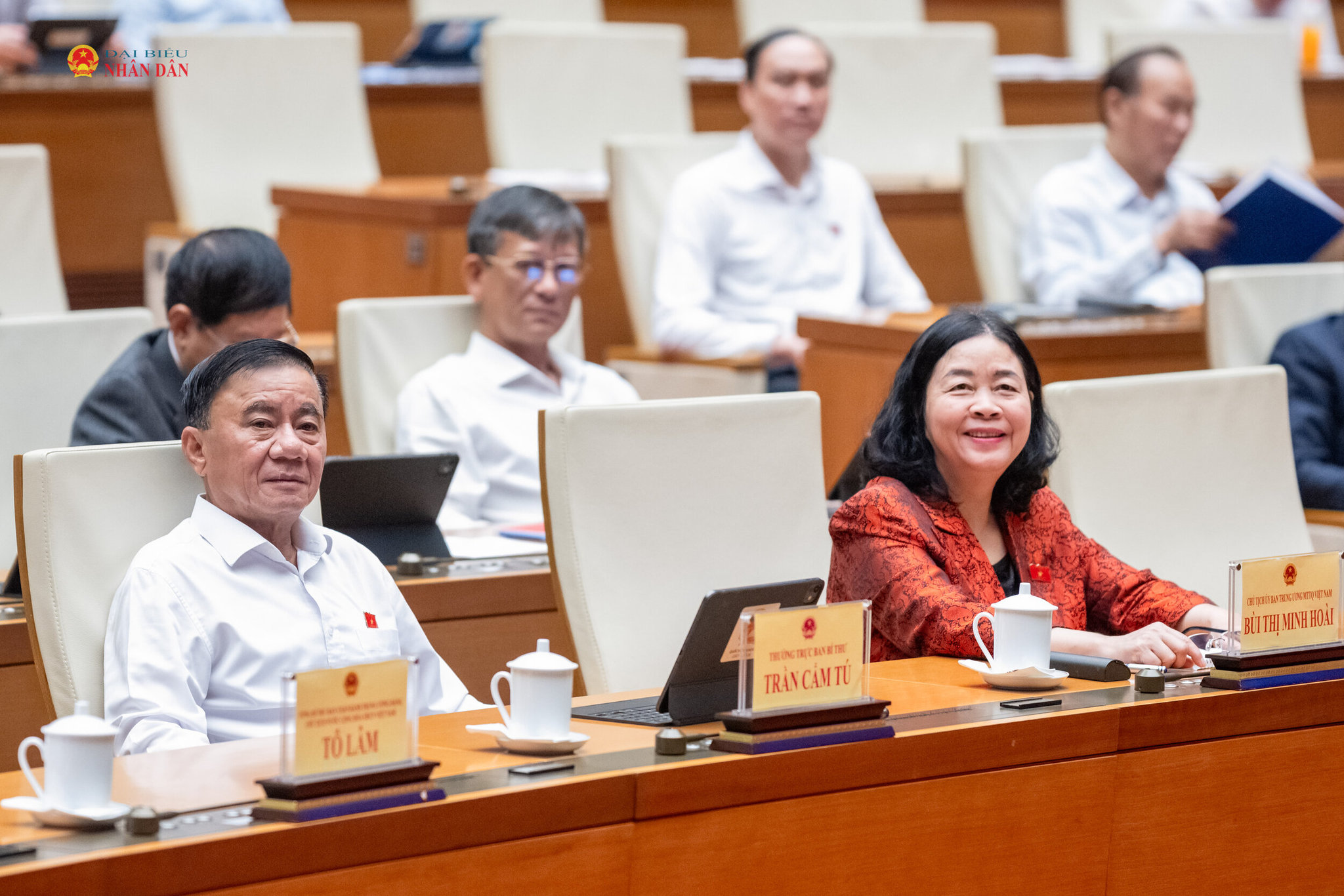 Thường trực Ban Bí thư Trần Cầm Tú và Chủ tịch Ủy ban Trung ương Mặt trận Tổ quốc Việt Nam Bùi Thị Minh Hoài tham dự phiên họp