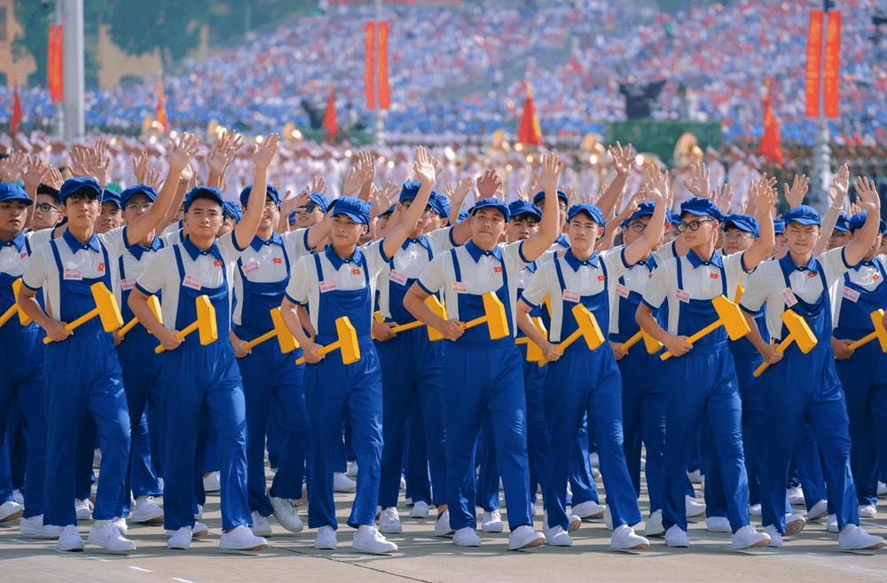 Giai cấp công nhân nỗ lực phát huy vai trò tiên phong, lan tỏa tinh thần sáng tạo, cống hiến, góp sức xây dựng đất nước ngày càng giàu mạnh