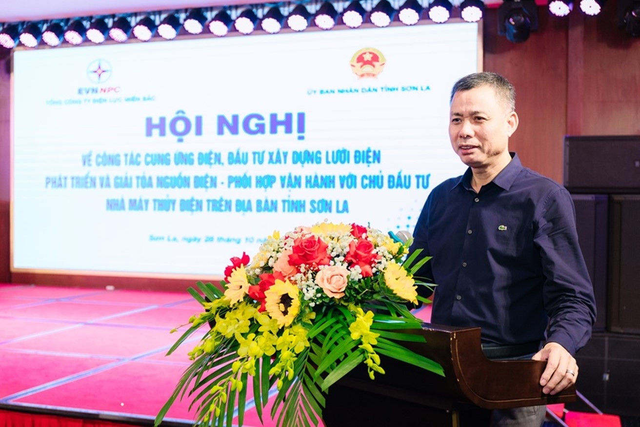 Ông Nguyễn Thành Công, Phó Chủ tịch UBND tỉnh Sơn La phát biểu về định hướng phối hợp phát triển hạ tầng điện, khai thác hiệu quả tiềm năng năng lượng địa phương. Ảnh NPC