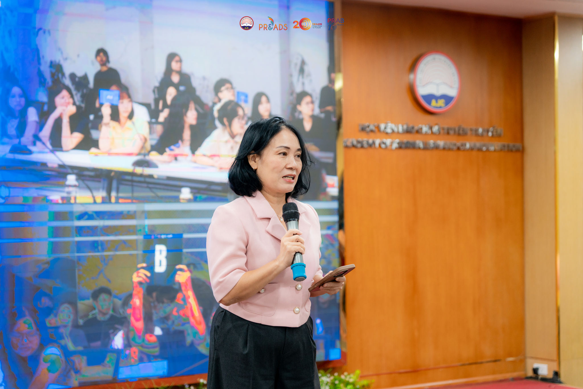 Tạ Bích Loan (1)