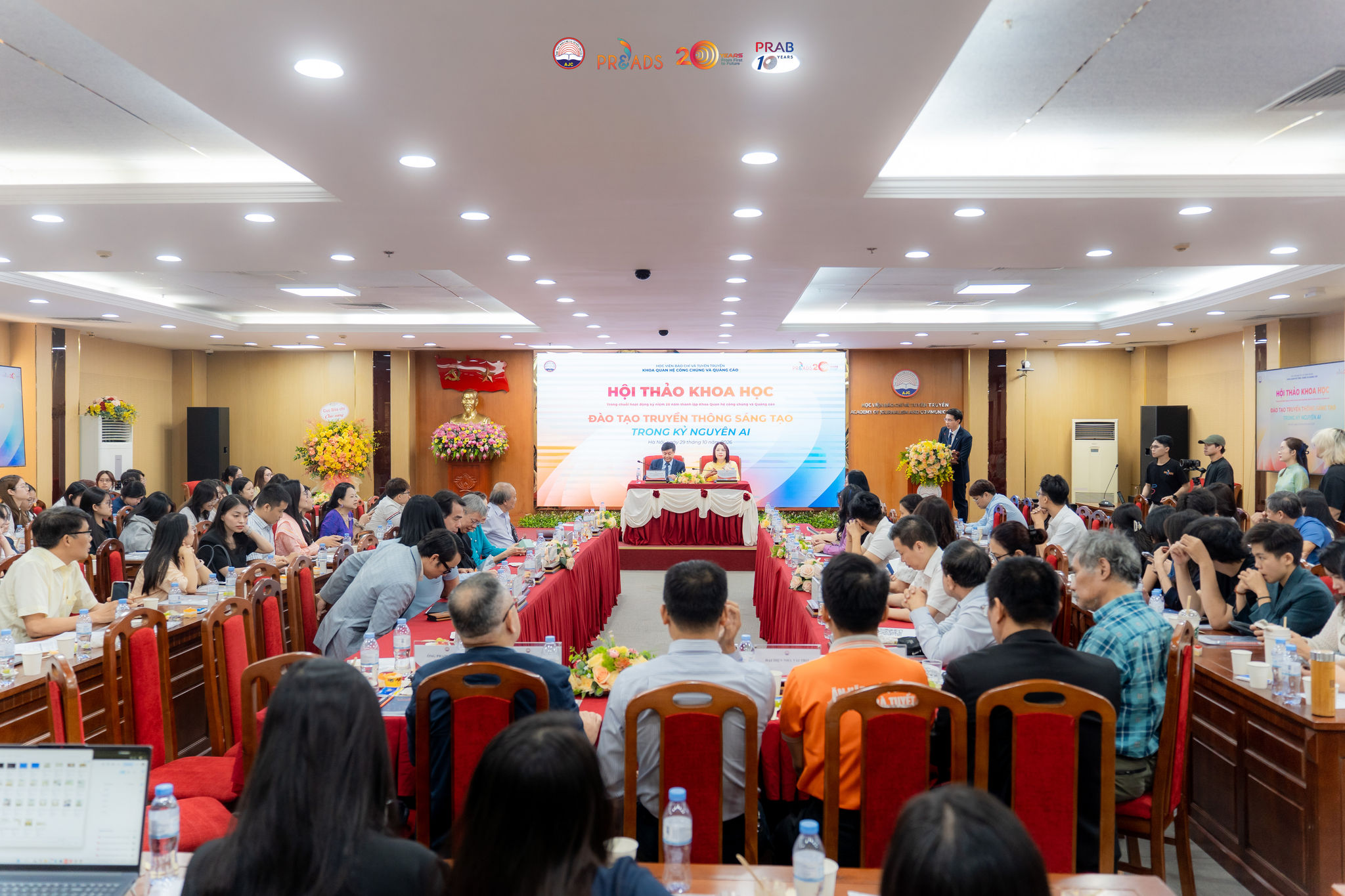 Toạ đàm mở 2
