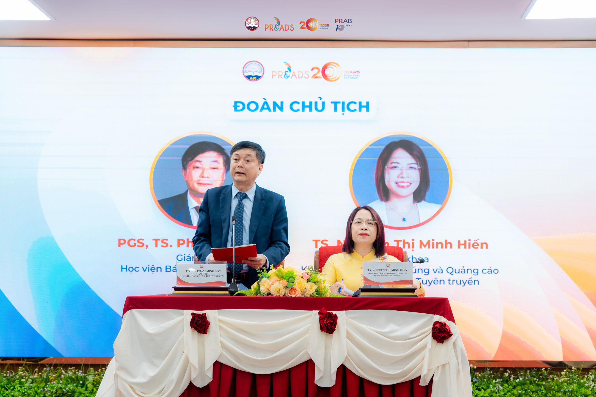 Toạ đàm mở