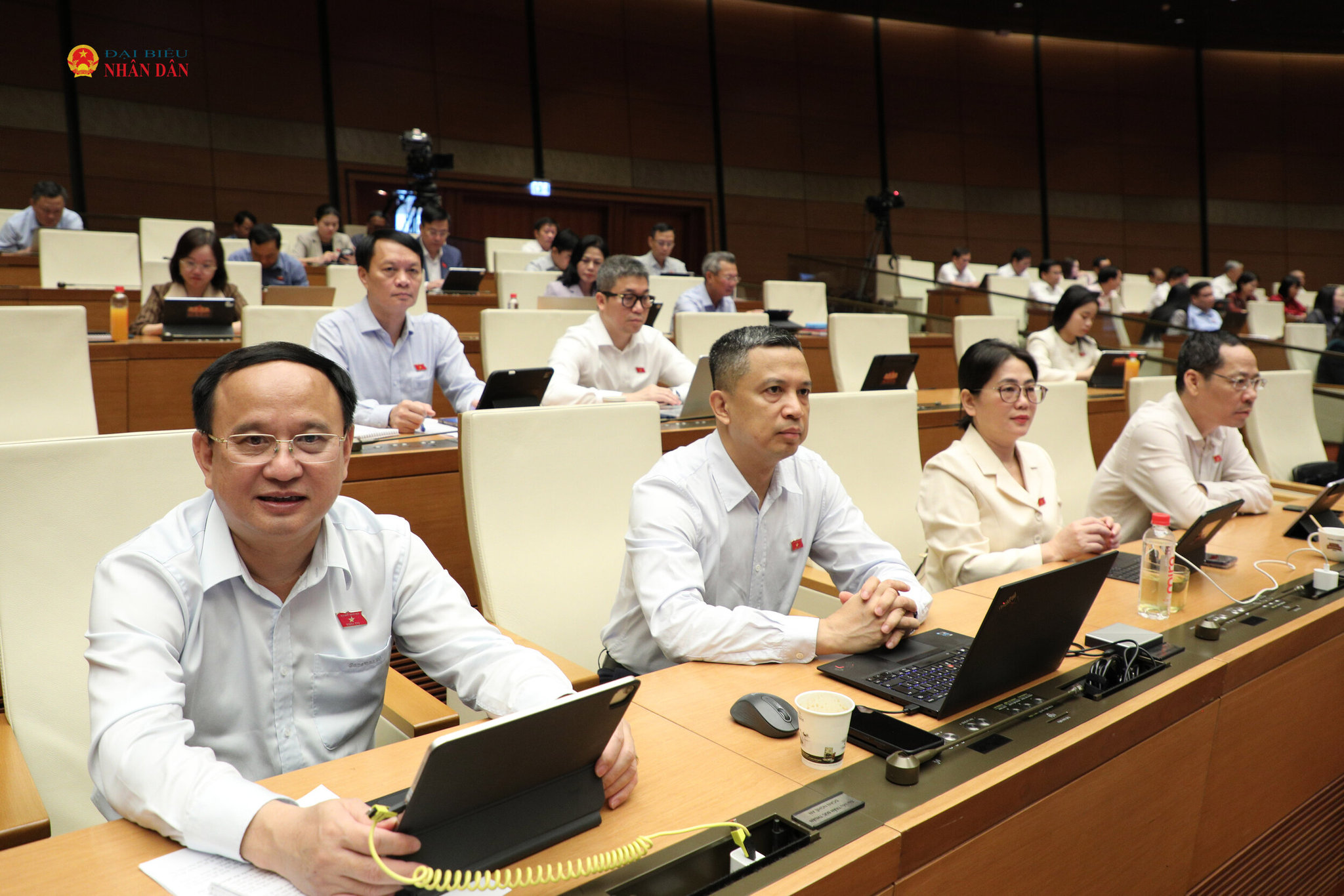 Các đại biểu tham dự phiên họp