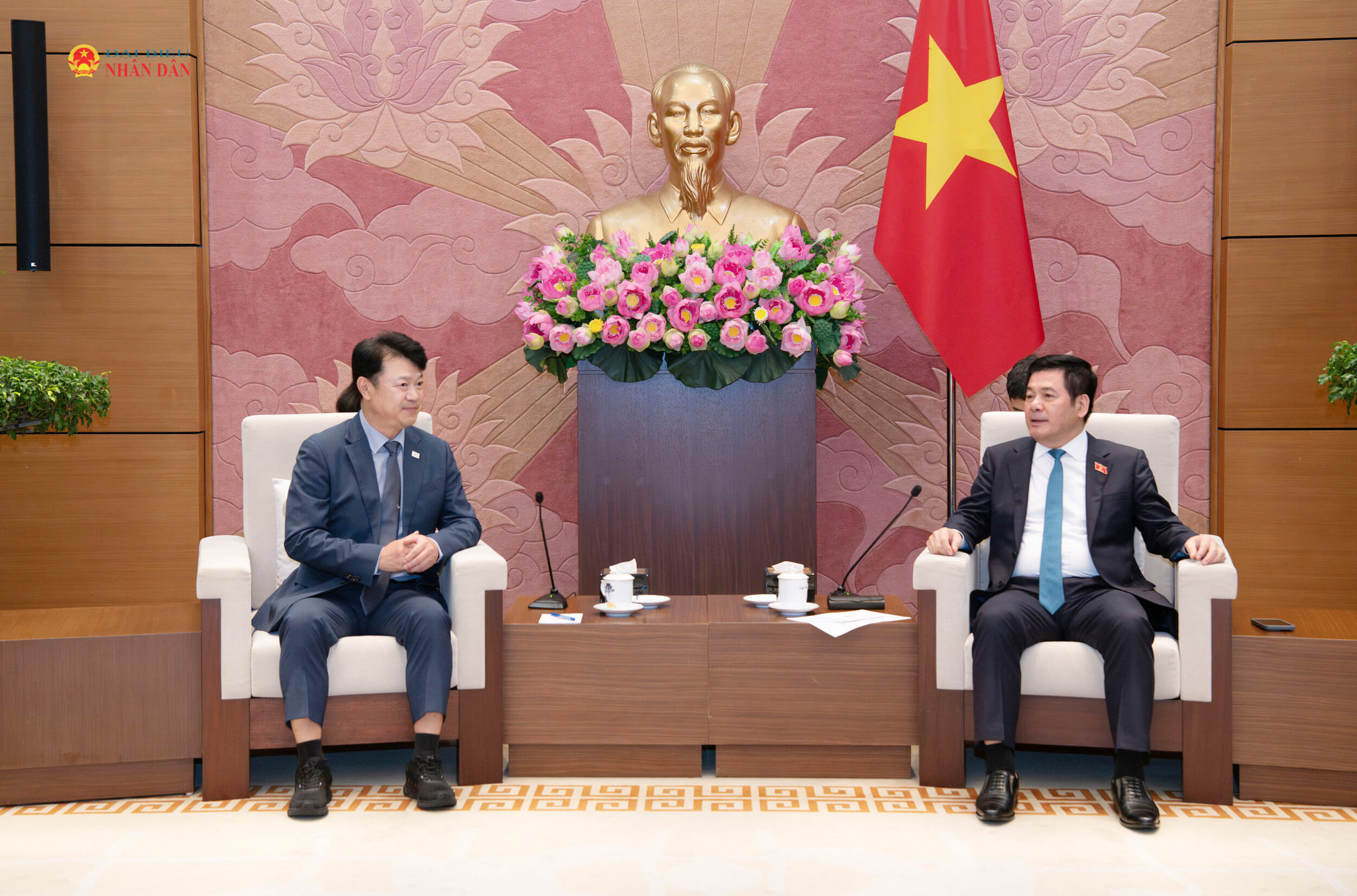 Phó Chủ tịch Quốc hội Nguyễn Hồng Diên tiếp Phó Chủ nhiệm Ủy ban Đất đai, Cơ sở hạ tầng và Giao thông Quốc hội Hàn Quốc Bok Gi-wang