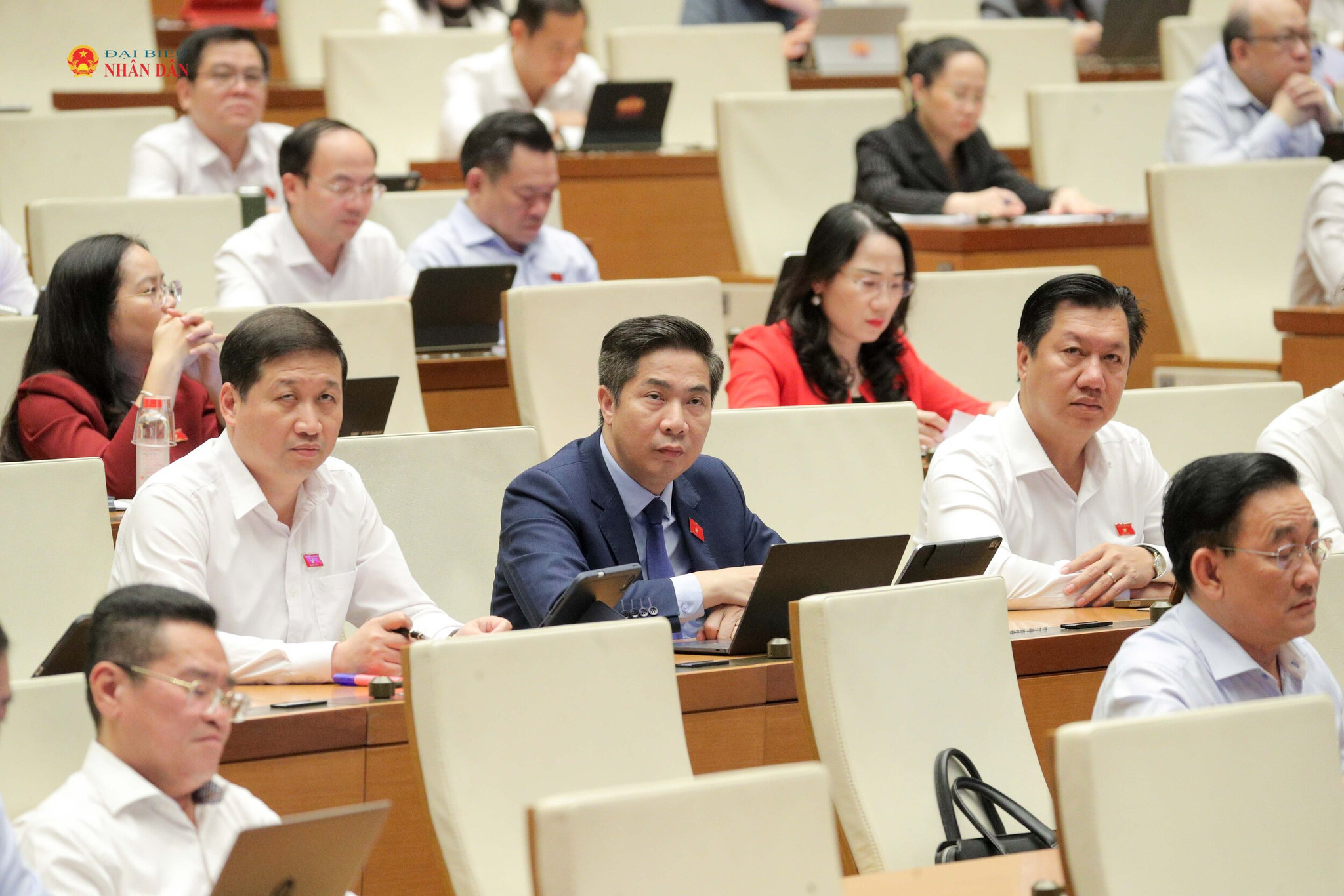 Các đại biểu tham dự phiên họp
