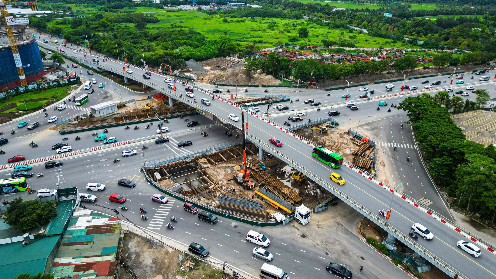 Cùng với dự án trên, Hà Nội đang đẩy nhanh tiến độ xây dựng hầm chui Cổ Linh hơn 747 tỷ đồng