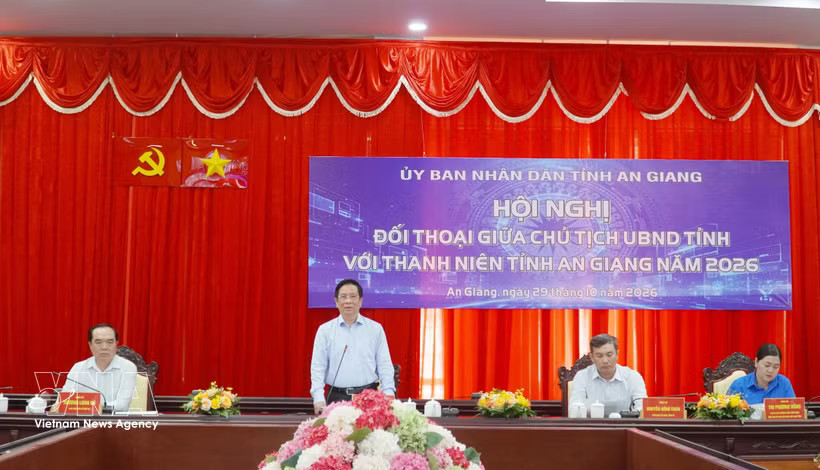 Ho Van Mung, Chairman of the People’s Committee and Deputy Secretary of the Party Committee of An Giang province, speaks at the dialogue on October 29, 2026. (Photo: VNA)