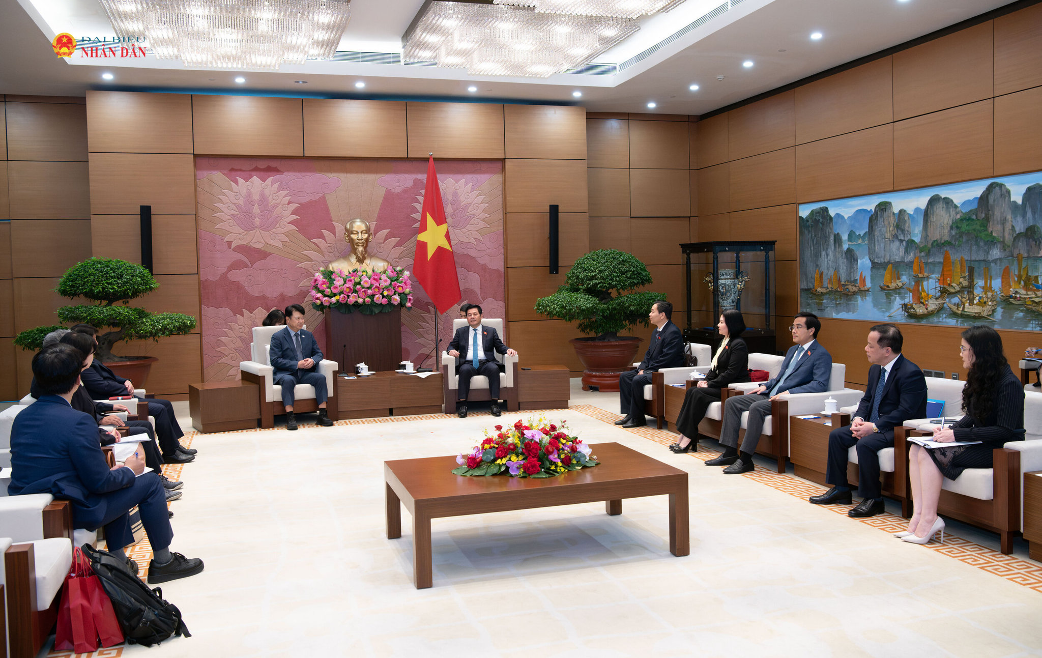 Phó chủ tịch QH Nguyễn Hồng Diên tiếp Phó Chủ nhiệm Ủy ban Đất đai, Cơ sở hạ tầng và Giao thông Quốc hội Hàn Quốc Bok Gi-wang.2