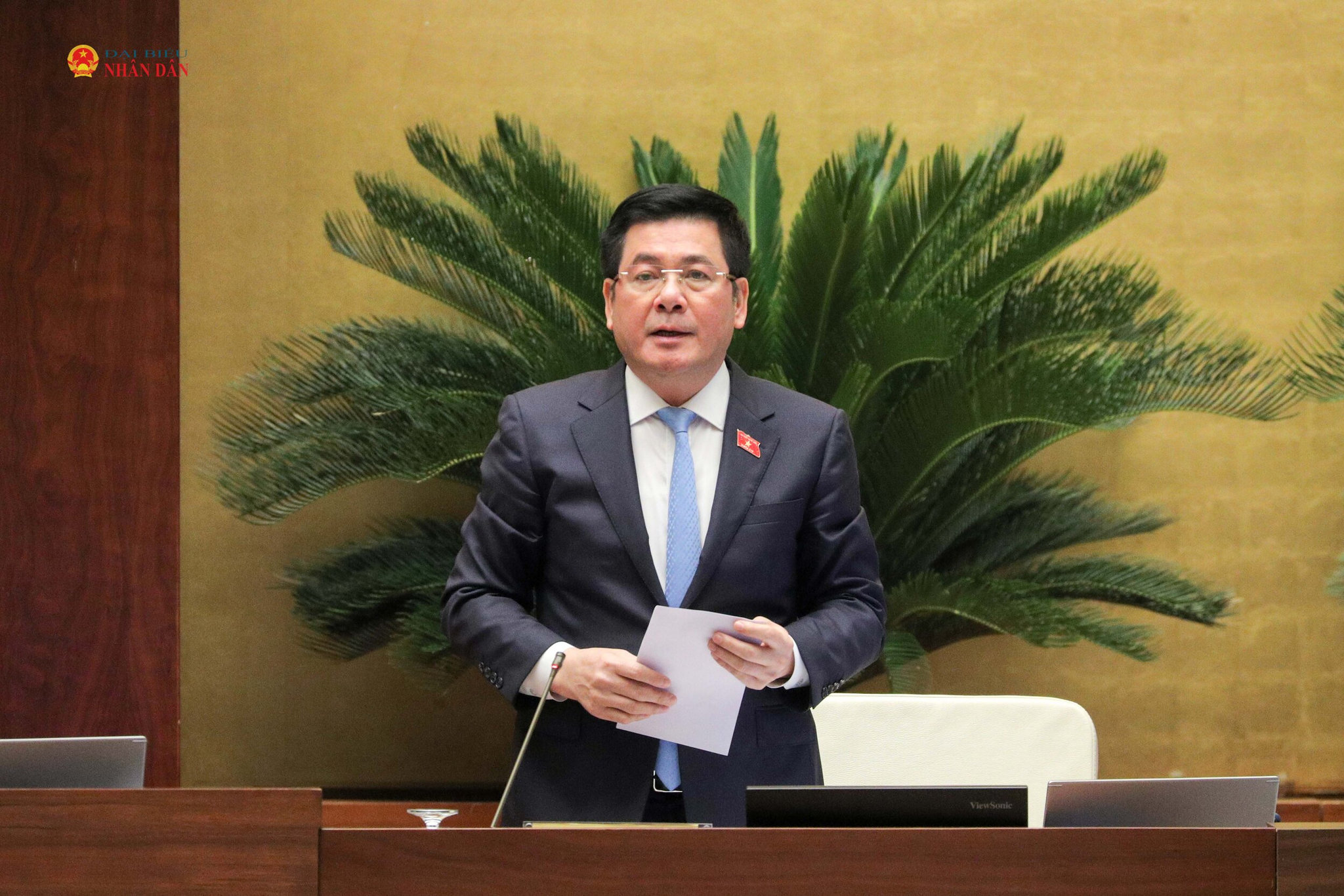 Phó Chủ tịch Quốc hội Nguyễn Hồng Diên điều hành nội dung thảo luận tại hội trường 1. Ảnh Hồ Long