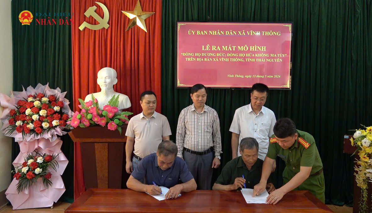 Lễ ra mắt mô hình dòng họ Dương Đức và dòng họ Hứa không ma túy tại xã Vĩnh Thông, tỉnh Thái Nguyên