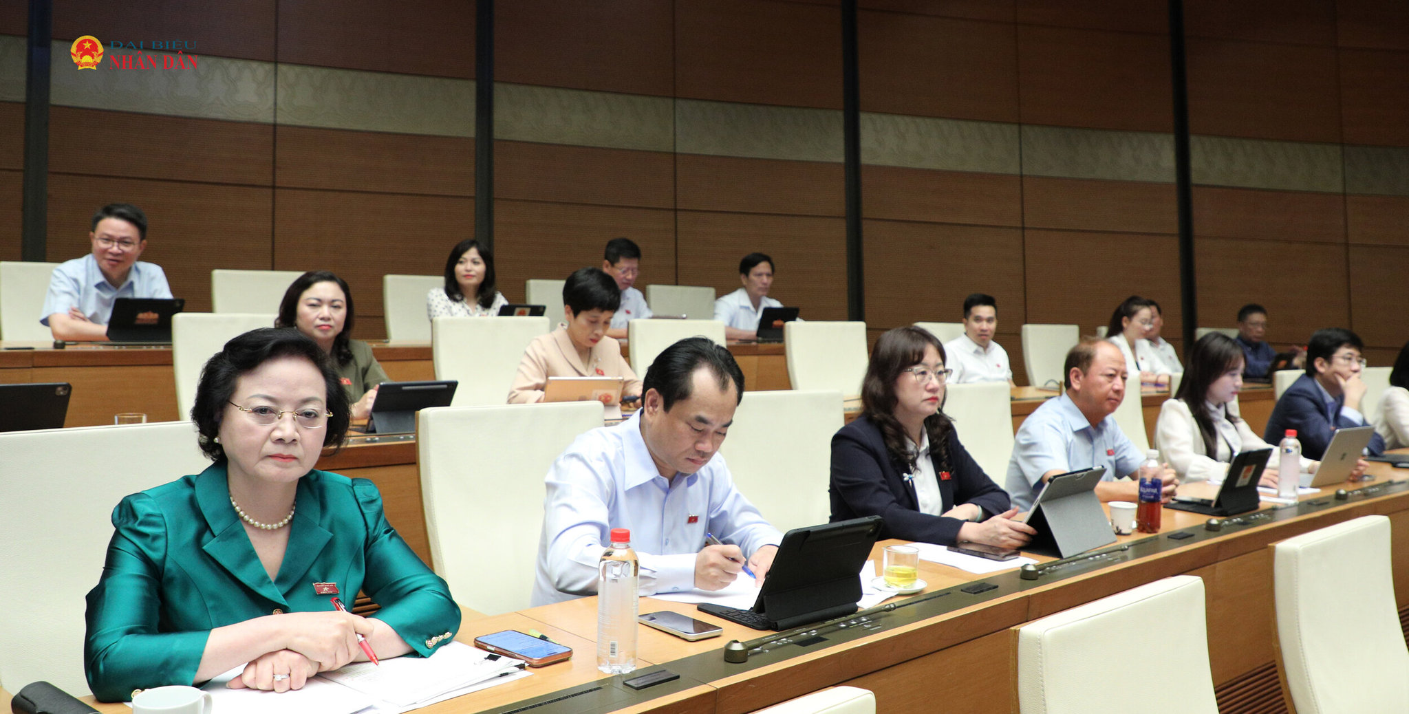 Các đại biểu tham dự phiên họp