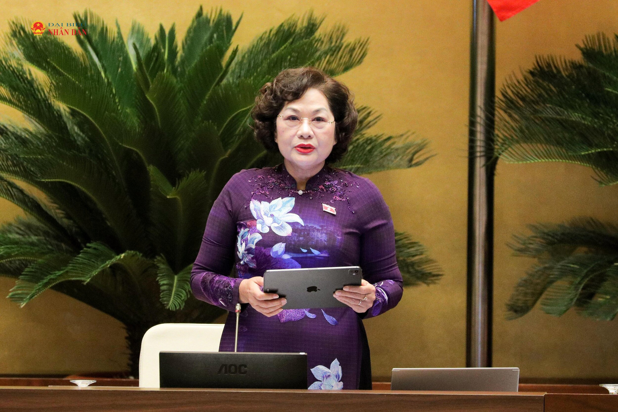 Phó Chủ tịch Quốc hội Nguyễn Thị Hồng điều hành nội dung. Ảnh Hồ Long