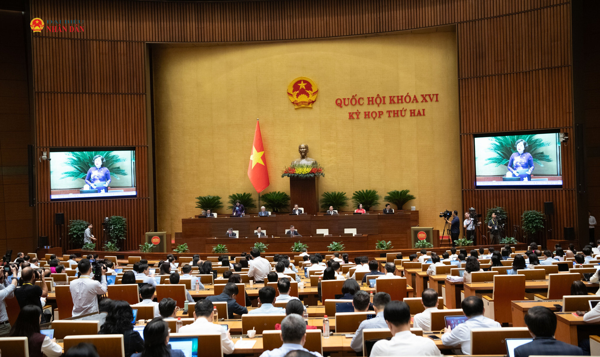 Quang cảnh phiên họp sáng 31/10