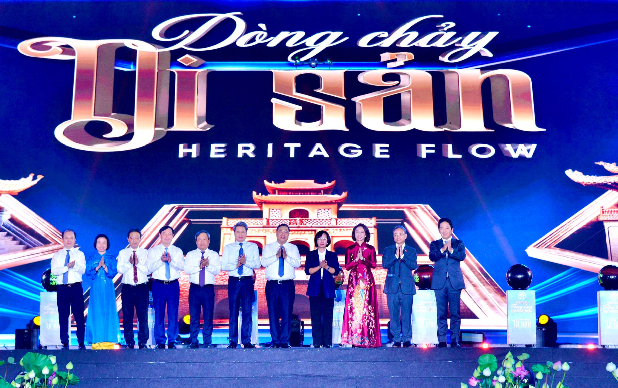 Các đại biểu thực hiện nghi thức khai mạc Festival Thăng Long - Hà Nội 2026