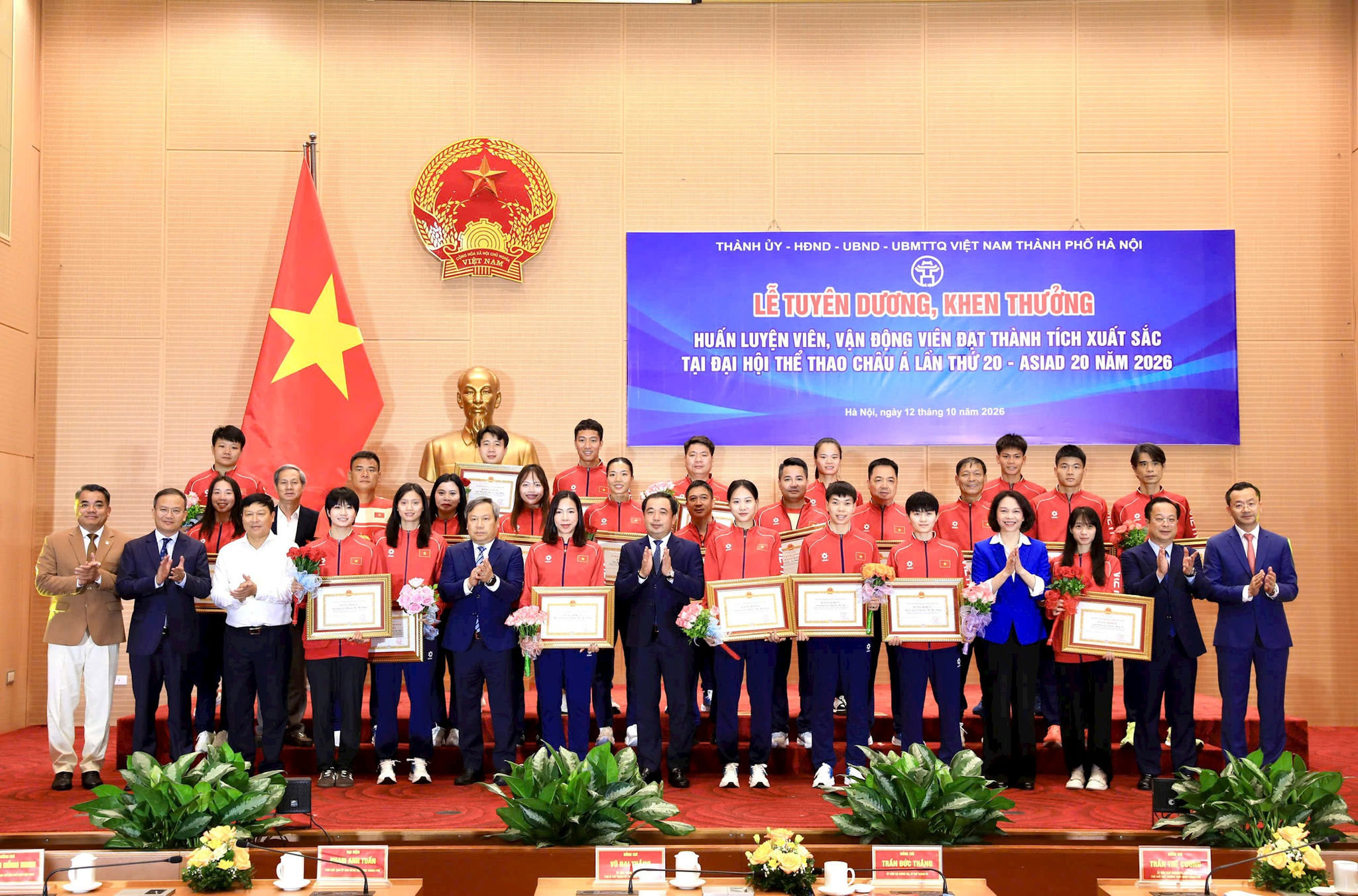 Lãnh đạo thành phố Hà Nội trao thưởng cho các HLV, VĐV đạt thành tích xuất sắc tại ASIAD 20