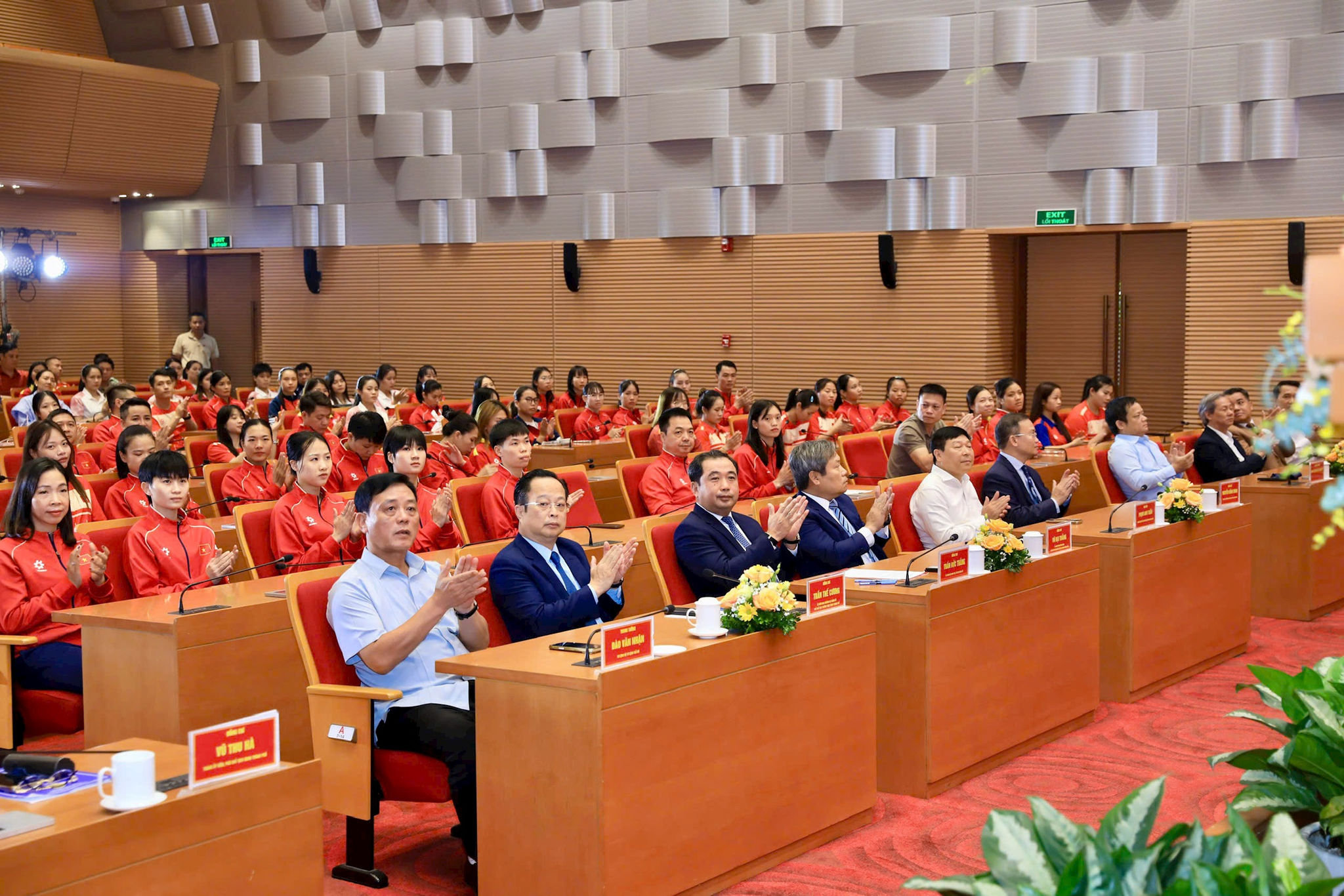 Lãnh đạo thành phố dự Lễ tuyên dương, khen thưởng các HLV, VĐV đạt thành tích xuất sắc tại ASIAD 20 năm 2026