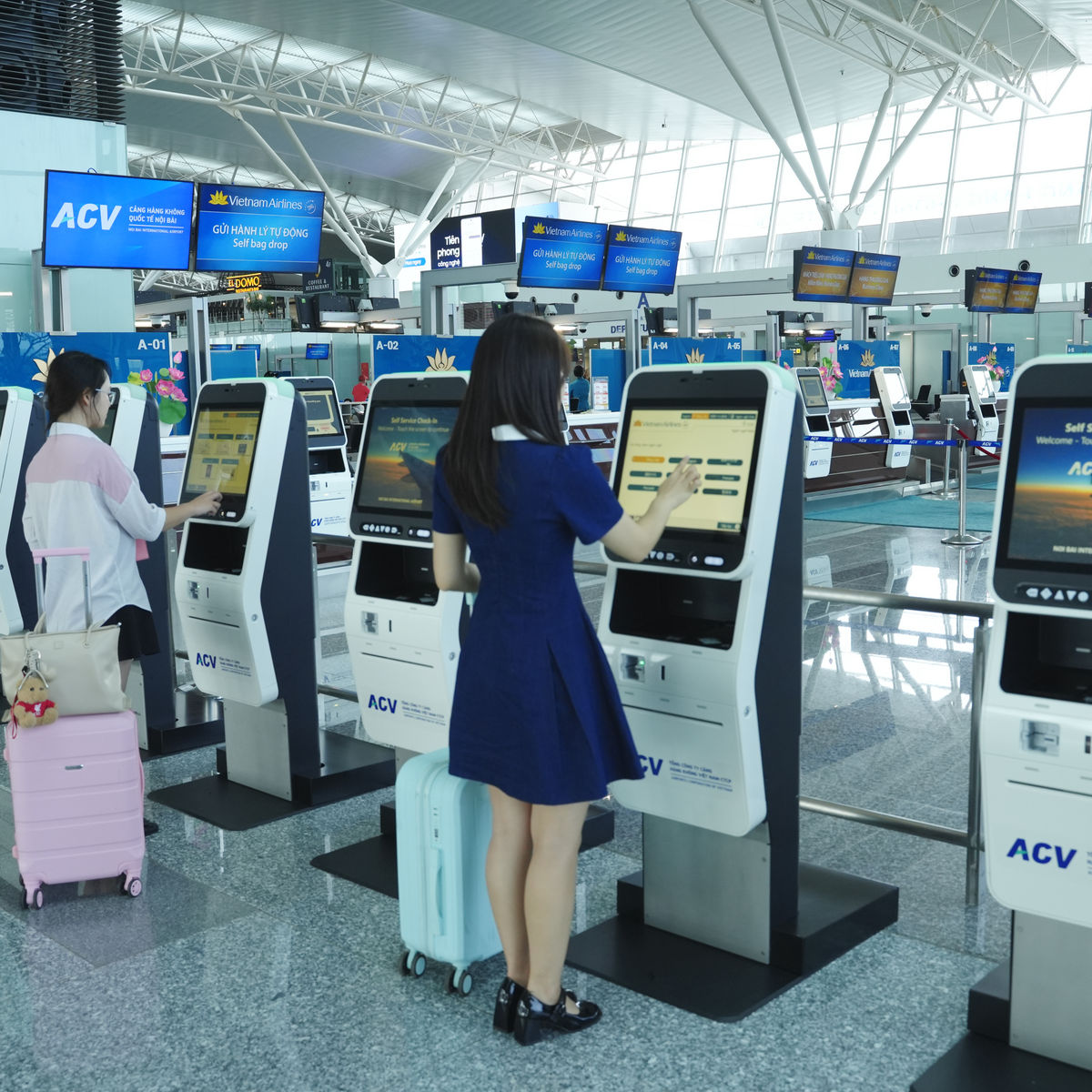 Vietnam Airlines đẩy mạnh tự động hóa thủ tục hàng không tại sân bay quốc tế Nội Bài