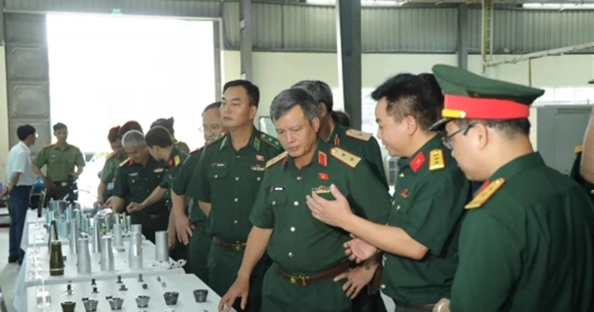 Đoàn khảo sát của Ủy ban Quốc phòng và An ninh làm việc với Nhà máy Z131