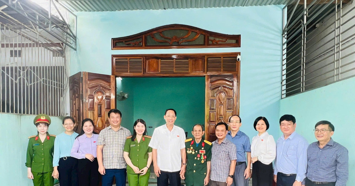 Phó Chủ tịch Quốc hội, Thượng tướng Trần Quang Phương dâng hương tại ...