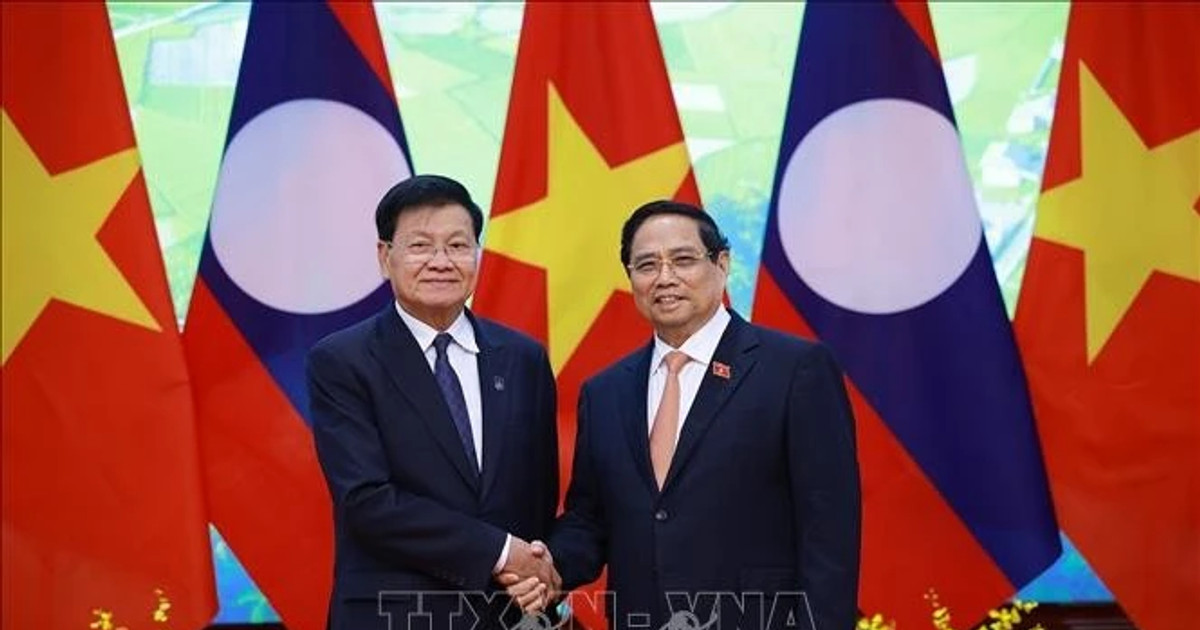 Vietnamese Prime Minister hosts top leader of Laos