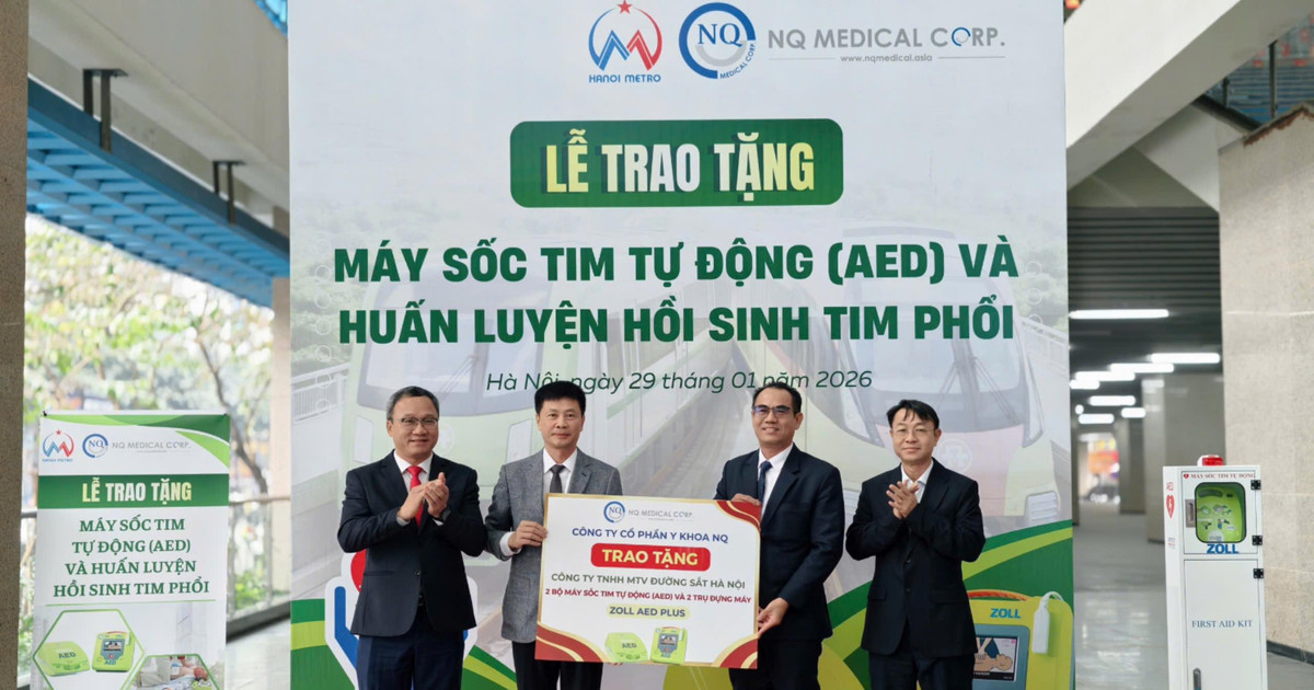 Metro Hà Nội tiếp nhận máy sốc tim tự động phục vụ hành khách