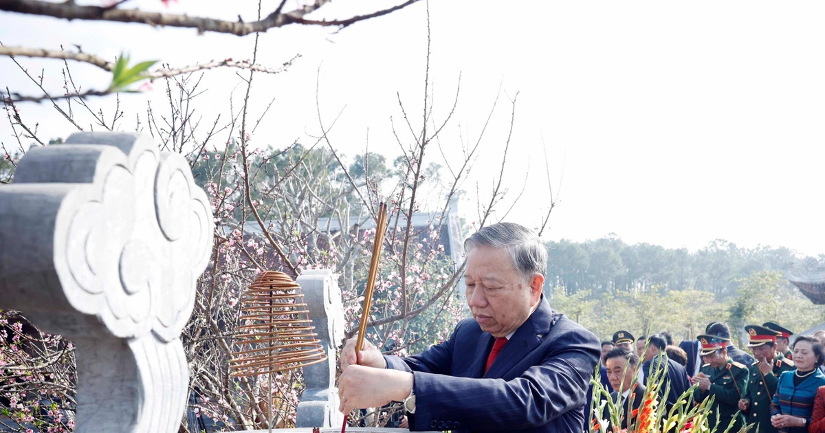 Party chief pays floral tribute to President Ho Chi Minh in Nghe An