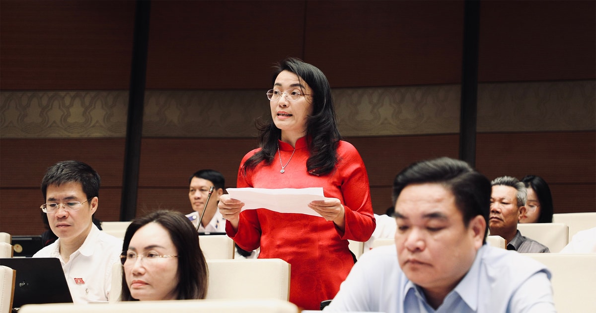 ĐBQH Hoàng Thị Thu Trang (Nghệ An): Hạn chế tình trạng lạm dụng yêu cầu chứng thực đối với bản sao