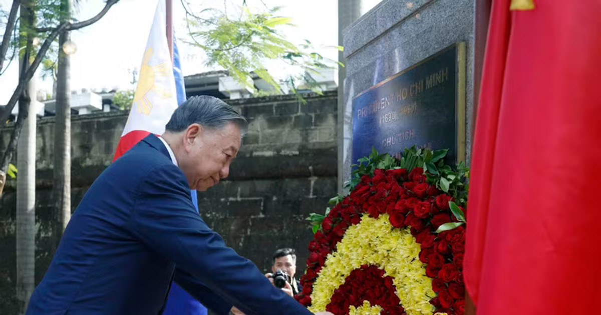 Top Vietnamese leader pays tribute to President Ho Chi Minh in Manila