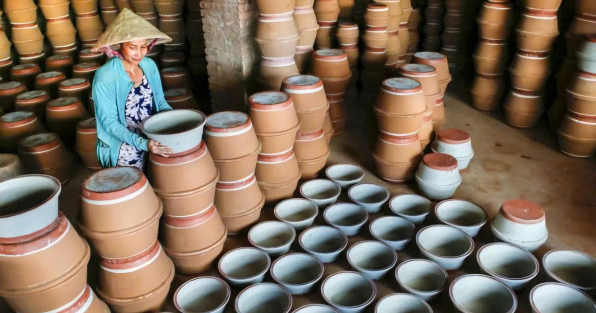 Ảnh minh hoạ bài viết trên báo Đại biểu Nhân dân về hồ sơ làng nghề gốm sứ Bình Dương