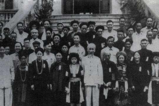 “Nền có vững nhà mới chắc chắn, gốc có tốt cây mới tốt tươi”