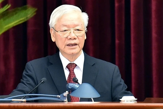 Tự hào và tin tưởng dưới lá cờ vẻ vang của Đảng, quyết tâm xây dựng một nước Việt Nam ngày càng giàu mạnh, văn minh, văn hiến và anh hùng