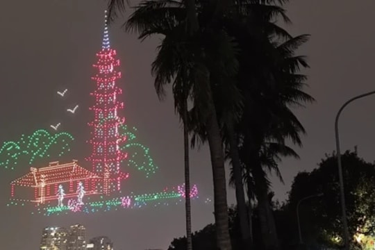 Rộn ràng pháo hoa từ nhiều tỉnh, thành phố chào đón năm mới 2024