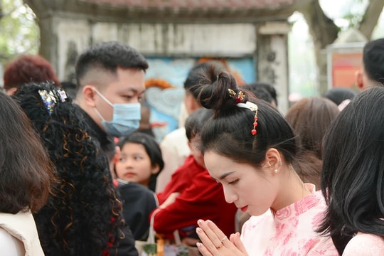 Hà Nội: Tấp nập dòng người du xuân đền Ngọc Sơn