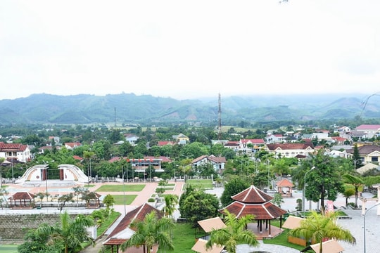 Đồng bào A Lưới dệt ấm no, hạnh phúc