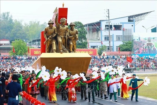 Bài 1: Để đi xa, bền vững và nhân văn phải bằng văn hóa