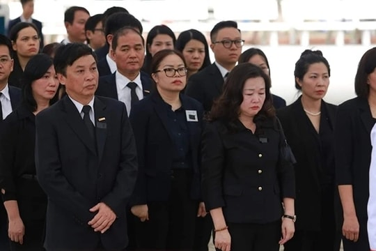 Đoàn Báo Đại biểu Nhân dân viếng Tổng Bí thư Nguyễn Phú Trọng