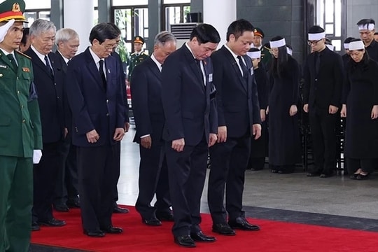 Đoàn đại biểu Văn phòng Quốc hội viếng Tổng Bí thư Nguyễn Phú Trọng