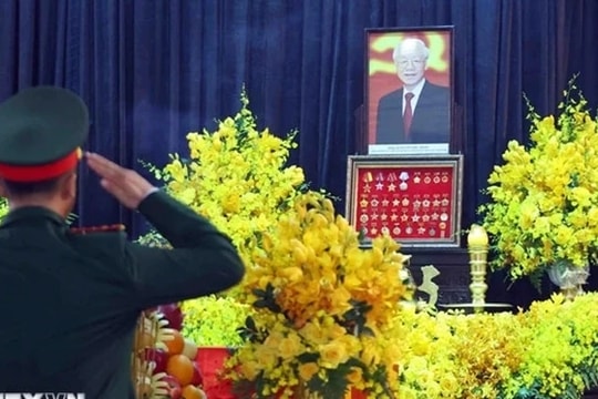 Hàng vạn người dân xếp hàng vào viếng Tổng Bí thư Nguyễn Phú Trọng