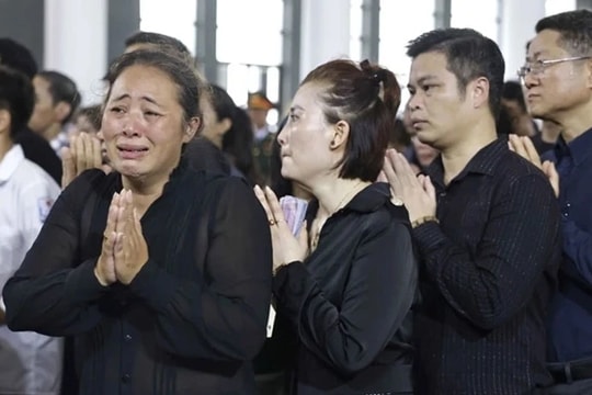 Người dân cả nước thương tiếc nhà lãnh đạo tài năng, đức độ