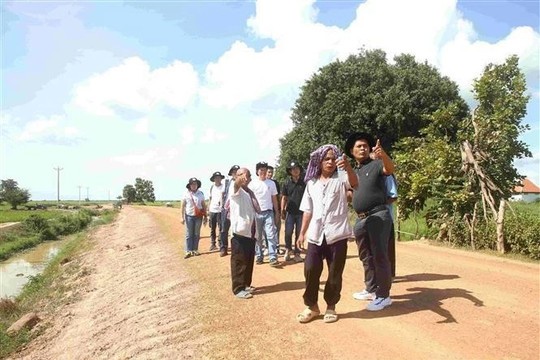 Vietnamese scholars join trip to explore history about Pol Pot genocidal regime in Cambodia