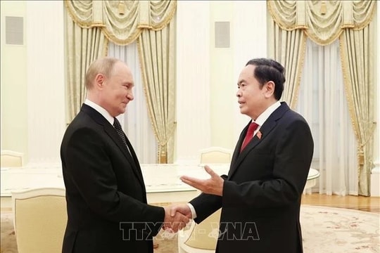 Top Vietnamese legislator meets Russian President in Moscow