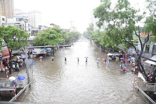  TP. Hà Nội ra công điện tập trung ứng phó lũ lớn, đảm bảo an toàn đê điều