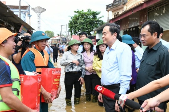 Một số hình ảnh Chủ tịch Quốc hội Trần Thanh Mẫn kiểm tra tình hình và chỉ đạo khắc phục thiệt hại do bão số 3 gây ra trên địa bàn Thái Nguyên