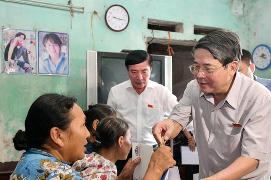 Phó Chủ tịch Quốc hội Nguyễn Đức Hải thăm, tặng quà động viên Nhân dân bị thiệt hại do bão số 3 tại Hải Dương