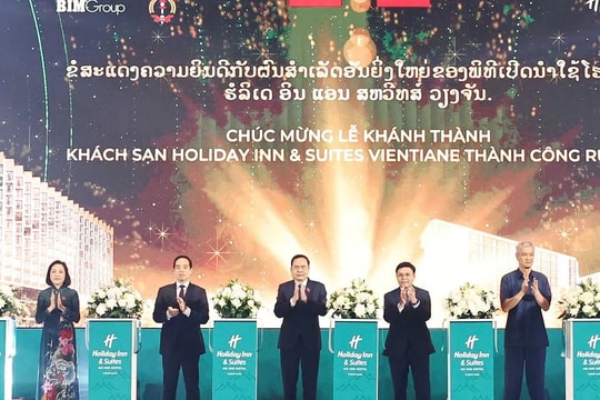 Chủ tịch Quốc hội Trần Thanh Mẫn và Chủ tịch Quốc hội Lào Saysomphone Phomvihane dự Lễ khánh thành khách sạn Holiday Inn tại Lào