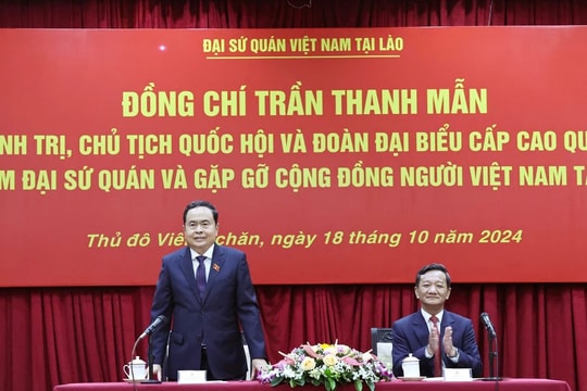Chủ tịch Quốc hội Trần Thanh Mẫn thăm Đại sứ quán và gặp gỡ đại diện cộng đồng người Việt Nam tại Lào