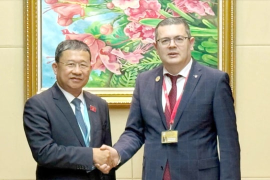 Chủ nhiệm Ủy ban Đối ngoại Vũ Hải Hà gặp gỡ một số Đoàn đại biểu Quốc hội các nước bên lề Đại hội đồng AIPA-45